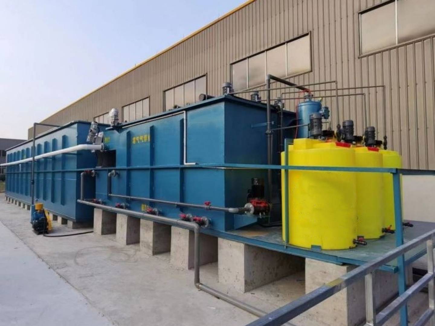 煮肉解凍肉廢水處理設(shè)備_進(jìn)行_調(diào)節(jié)_生化